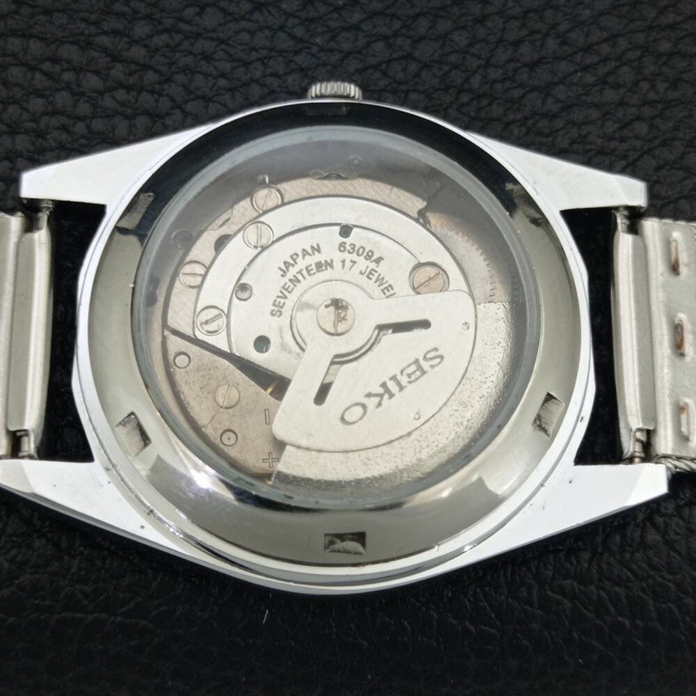 Vintage 1974 Disney Seiko Automatic Mens Silver Watch W/daydate & Donald accents - Picture 8 of 10